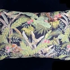 Melting Pot Amsterdam Kussen Delano Velvet Green/Black 60x40cm Incl Binnenkussen 9 Melting Pot Amsterdam Kussen Delano Velvet Green/Black 60x40cm Incl Binnenkussen