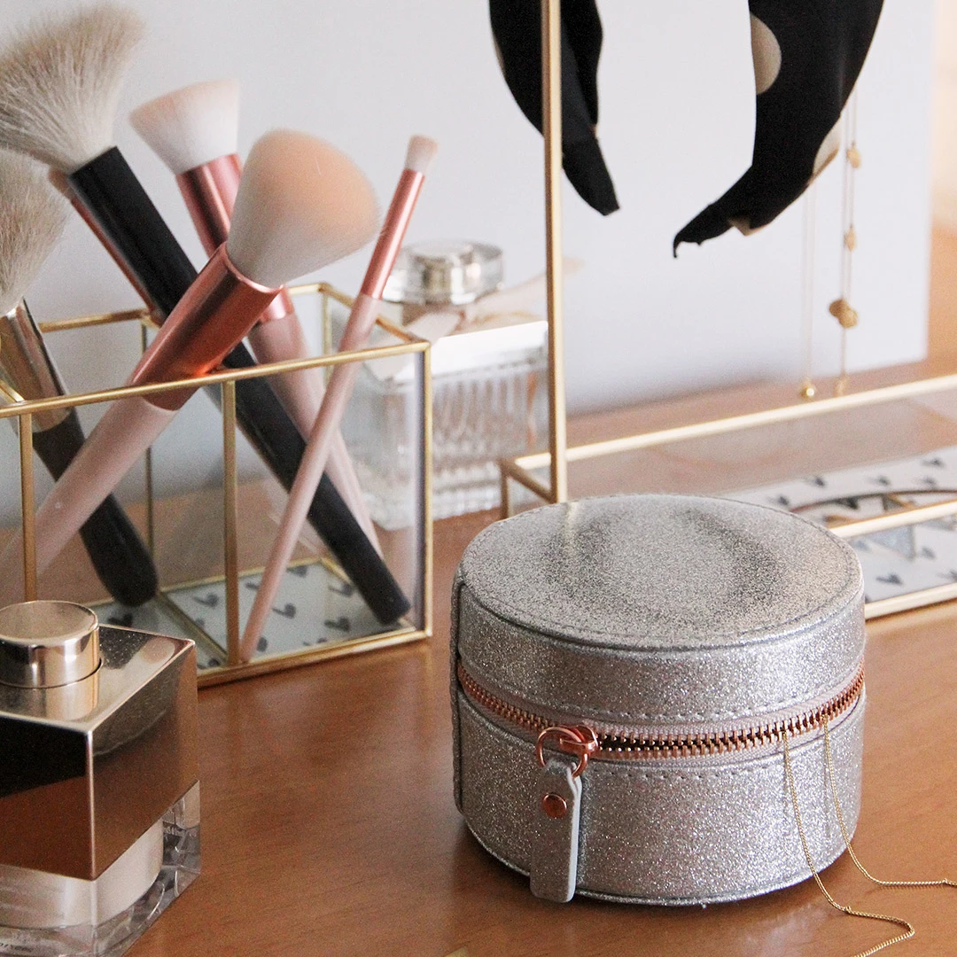 Caroline Gardner Round Silver Glitter Jewellery Box 3 Caroline Gardner Round Silver Glitter Jewellery Box